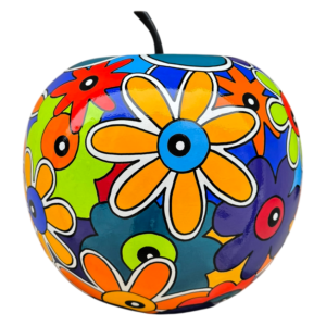 pomme déco pour une décoration intérieure design et moderne. Pièces de collections uniques pour des objets déco colorés en édition limitée par Sofi, artiste peintre France dans les pyrénées orientales 66