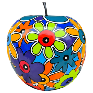 pomme déco pour une décoration intérieure design et moderne. Pièces de collections uniques pour des objets déco colorés en édition limitée par Sofi, artiste peintre France dans les pyrénées orientales 66