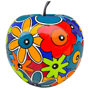 pomme déco pour une décoration intérieure design et moderne. Pièces de collections uniques pour des objets déco colorés en édition limitée par Sofi, artiste peintre France dans les pyrénées orientales 66