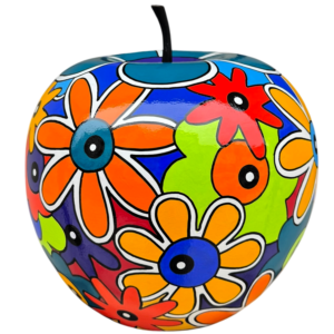 pomme déco pour une décoration intérieure design et moderne. Pièces de collections uniques pour des objets déco colorés en édition limitée par Sofi, artiste peintre France dans les pyrénées orientales 66