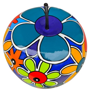 pomme déco pour une décoration intérieure design et moderne. Pièces de collections uniques pour des objets déco colorés en édition limitée par Sofi, artiste peintre France dans les pyrénées orientales 66